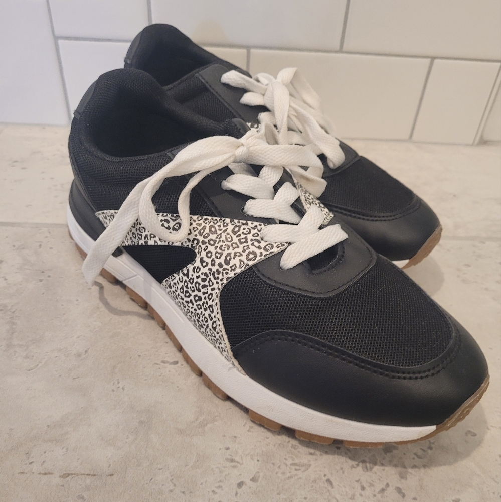 Rachel Zoe black memory foam sneaker, women’s size 9